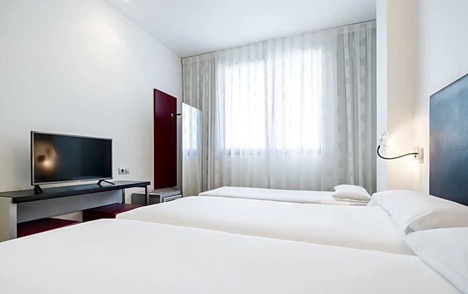 Photo 1 of 4 of Triple Room (2 Adults + 1 Child)