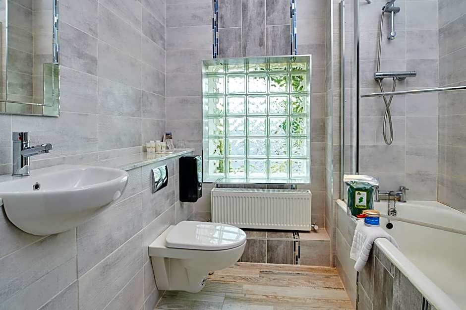 Hylands Burren Hotel