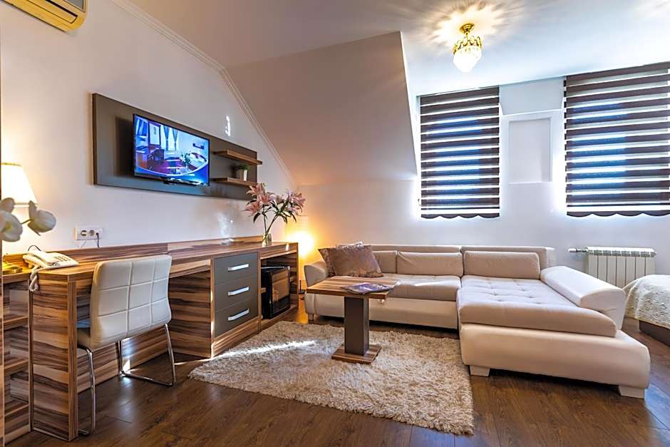 Garni Hotel Royal Crown