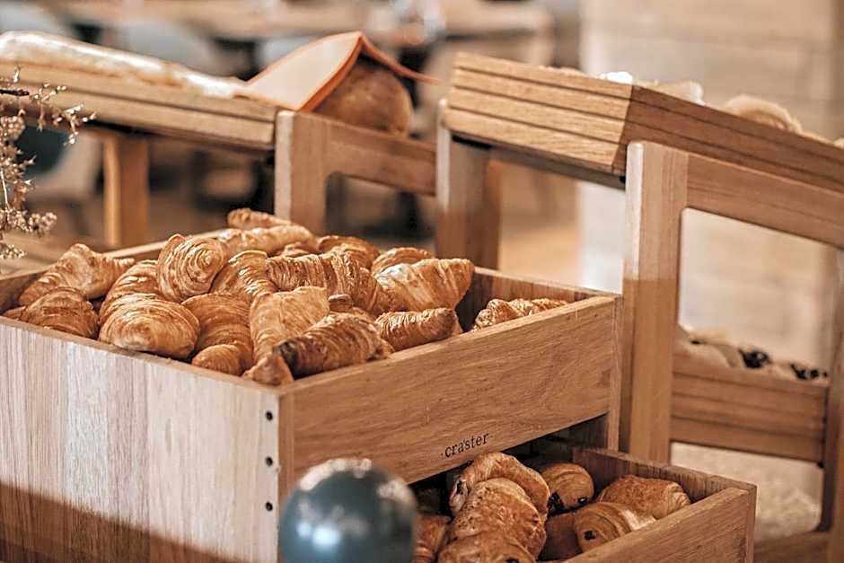 Victoria Hotel & Residence