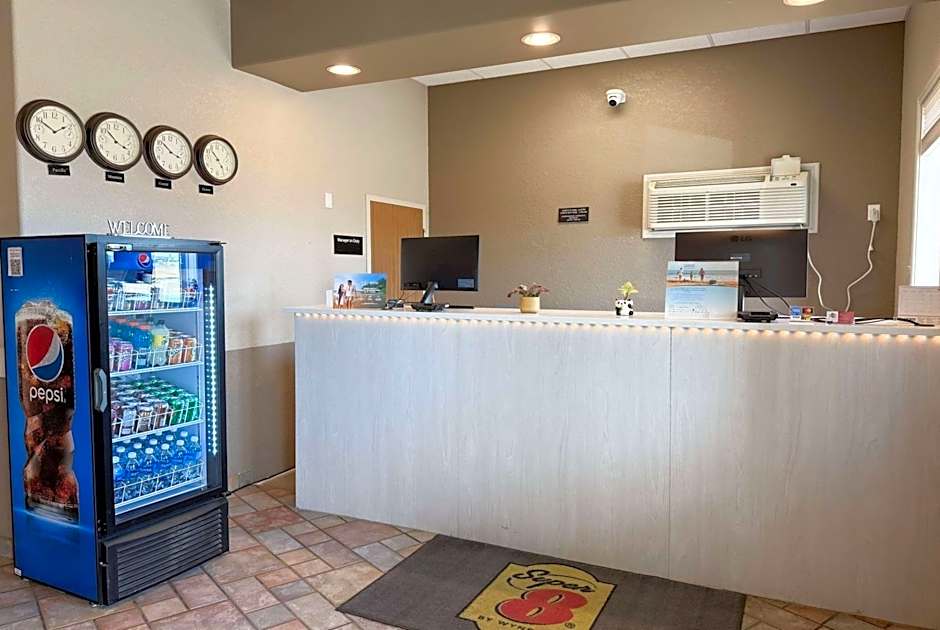 Super 8 by Wyndham Medicine Hat AB