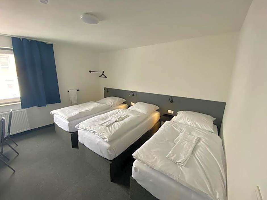 Zzzimple - Self Check In & Free Parking