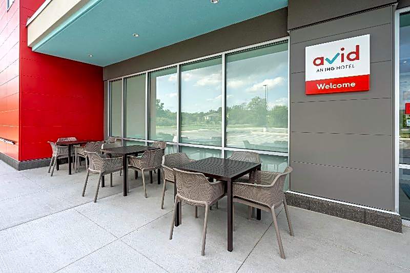 avid hotels MILWAUKEE WEST - WAUKESHA