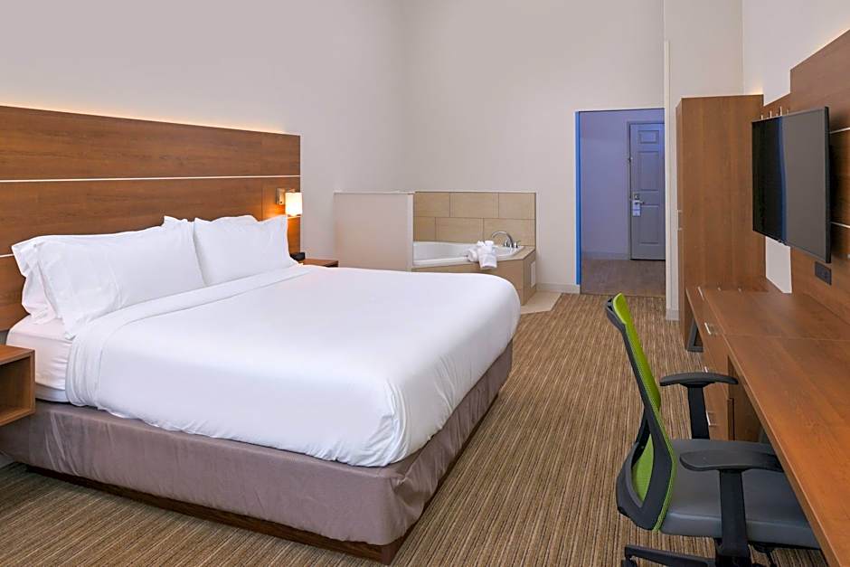 Holiday Inn Express & Suites Omaha - 120th and Maple By IHG