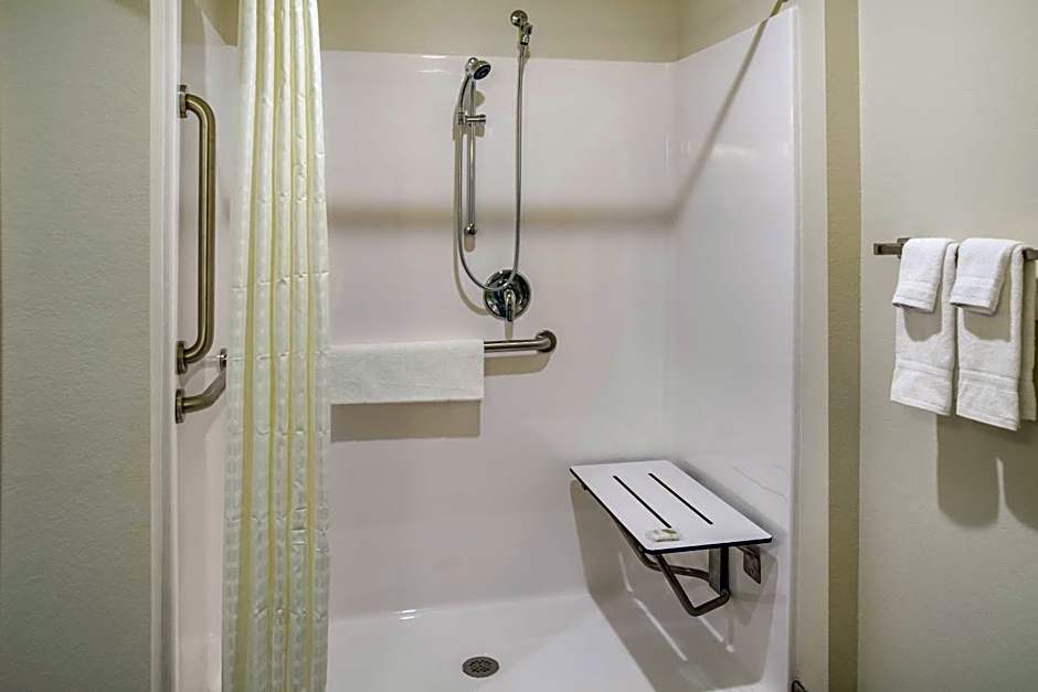 Cobblestone Inn & Suites - Menomonie/UW-Stout