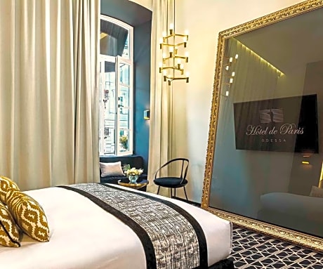 DELUXE ROOM, 1 King Size Bed, City Or Courtyard View