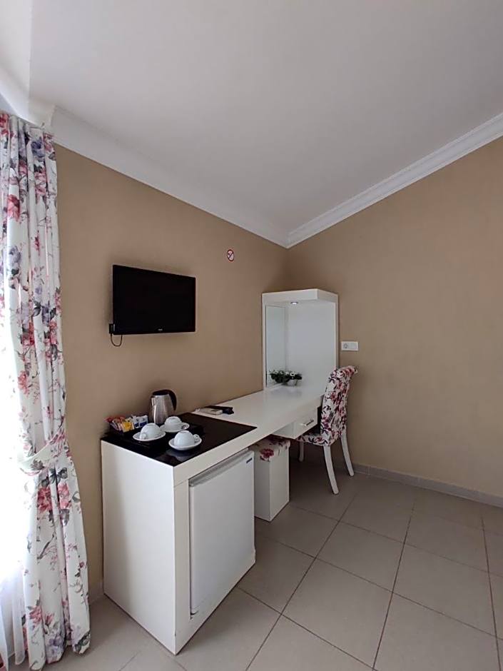 Mimoza Hotel