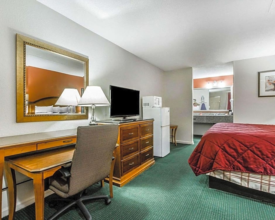Econo Lodge Inn & Suites Enterprise