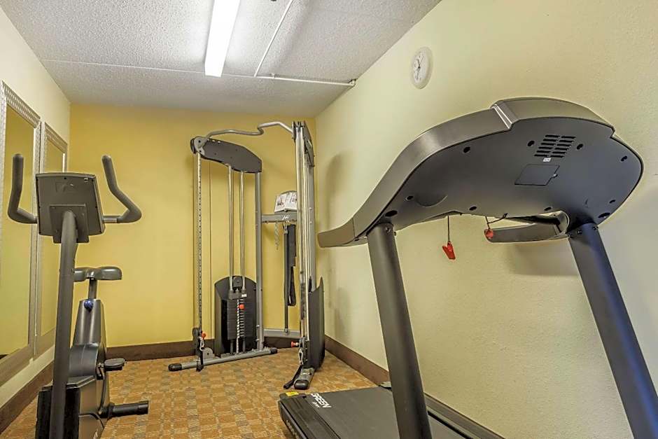 Quality Inn & Suites Pittsburgh Harmarville