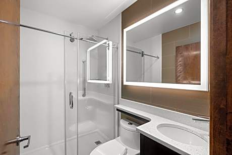 Queen Room - Mobility Accessible/Non-Smoking