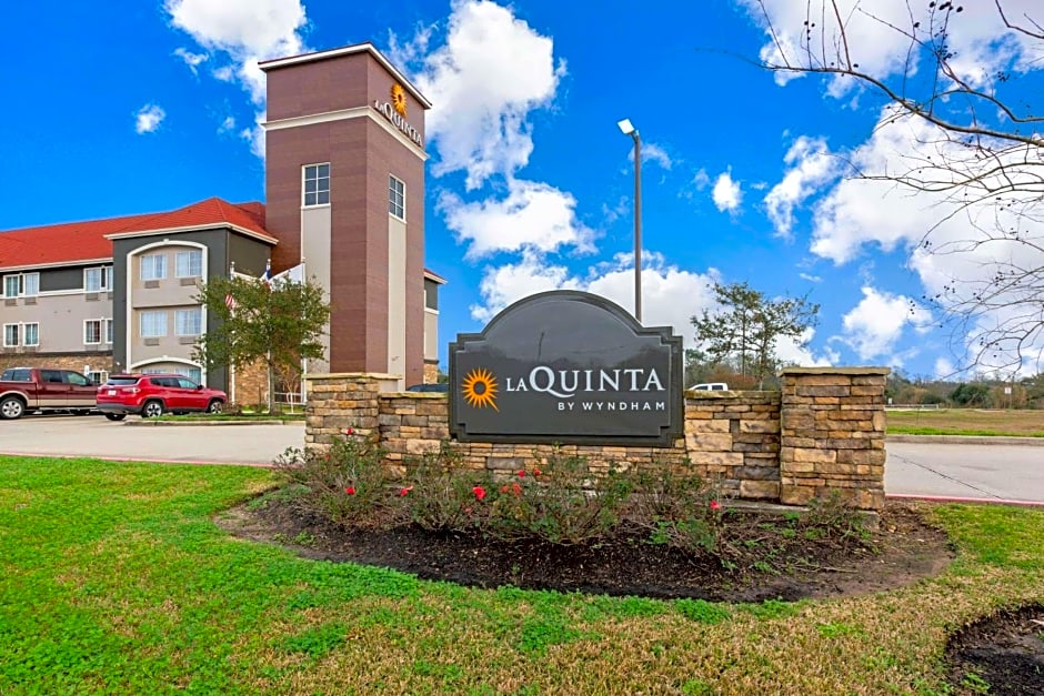 La Quinta Inn & Suites by Wyndham Bridge City