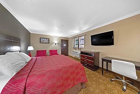 1 King Bed Suite Nonsmoking