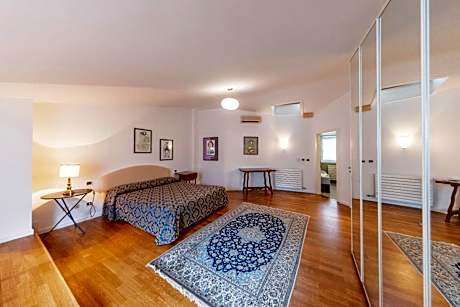 Apartment with Terrace and Lake View