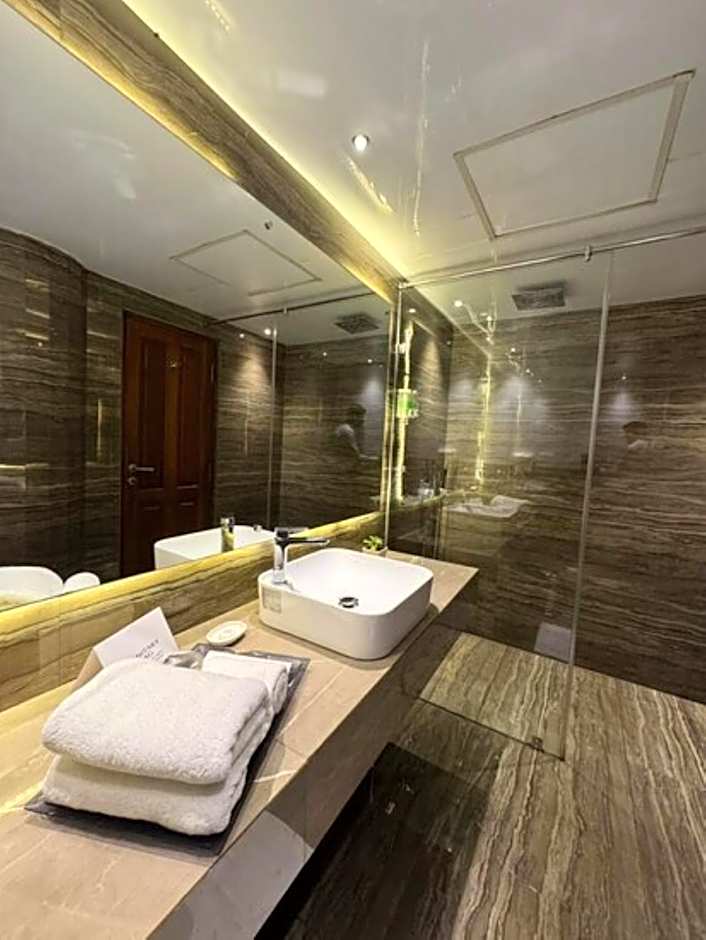 The Avenue Center Hotel