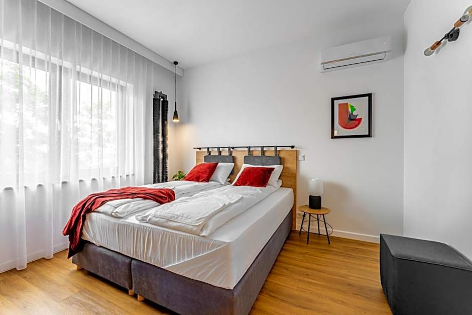 Apart House, Tylna 20