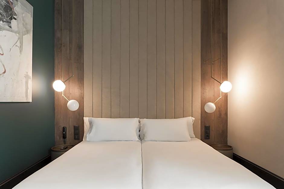 ICON Wipton by Petit Palace