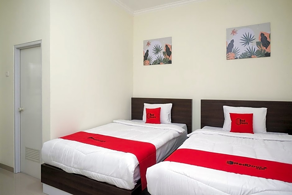 RedDoorz near Kawasan Bandara Ahmad Yani Semarang 2