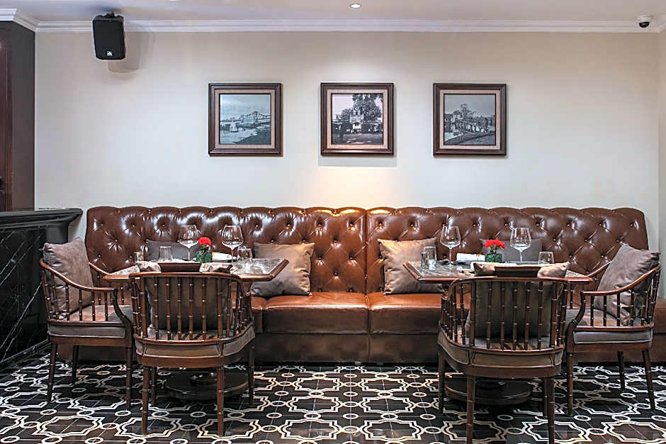 La Mejor Hotel & Sky Bar