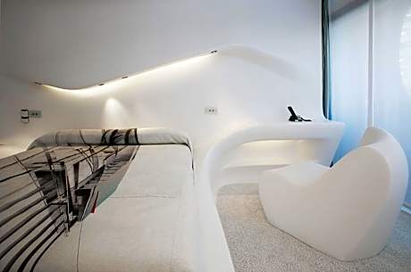 SPACE CLUB ROOMS BY ZAHA HADID