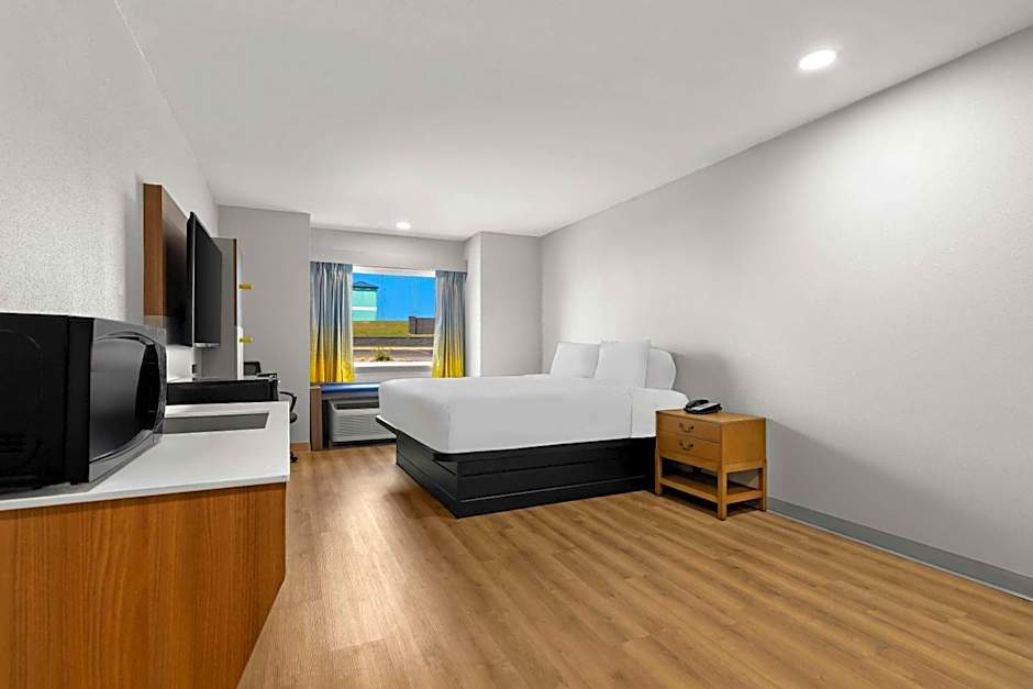 Microtel Inn & Suites by Wyndham Tulsa  Catoosa/Route 66