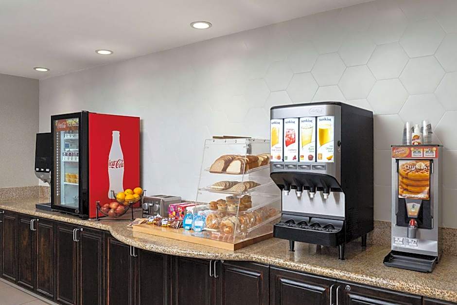 La Quinta Inn & Suites by Wyndham Bakersfield North
