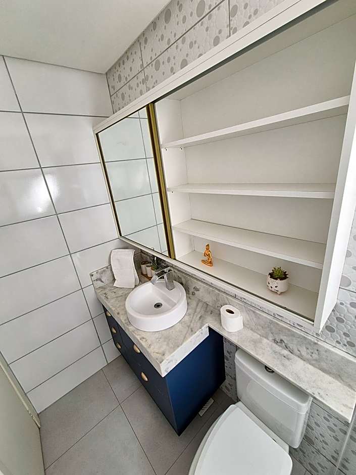 Casa no segundo andar na Praia da Cal com ar e sacada