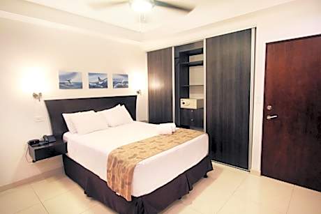 2 Bedroom COMFORT SUITE With Kitchen, Plunge pool, Living room, 2 Masters, 2 bath, 2 XL balconies