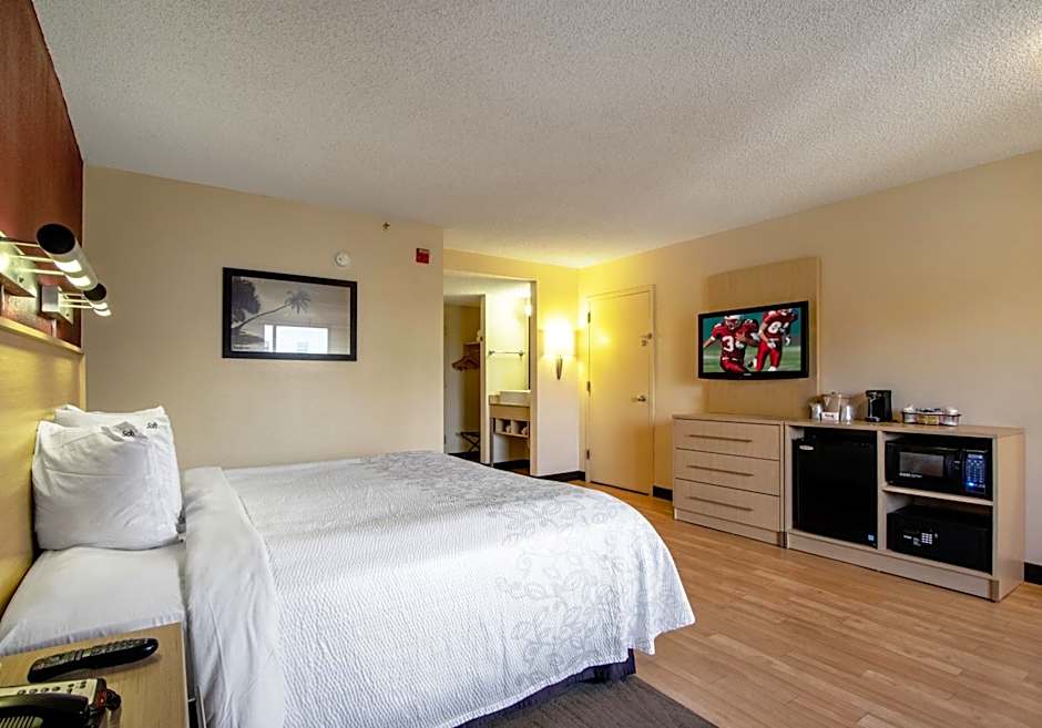 Red Roof PLUS+ West Palm Beach