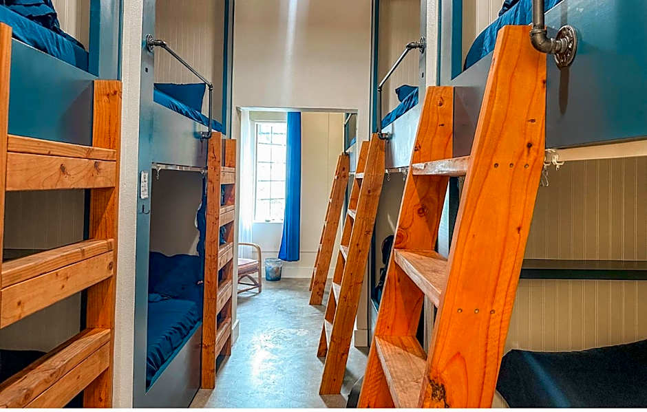 ITH Santa Barbara Beach Hostel