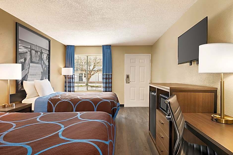 Super 8 by Wyndham Gulfport Near Biloxi