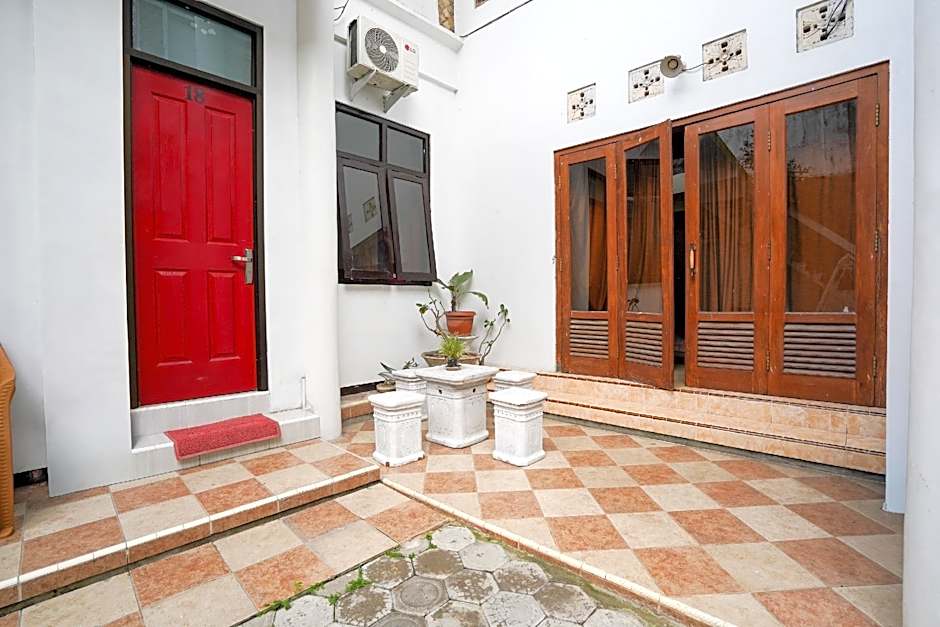 RedDoorz near Alun - Alun Magetan