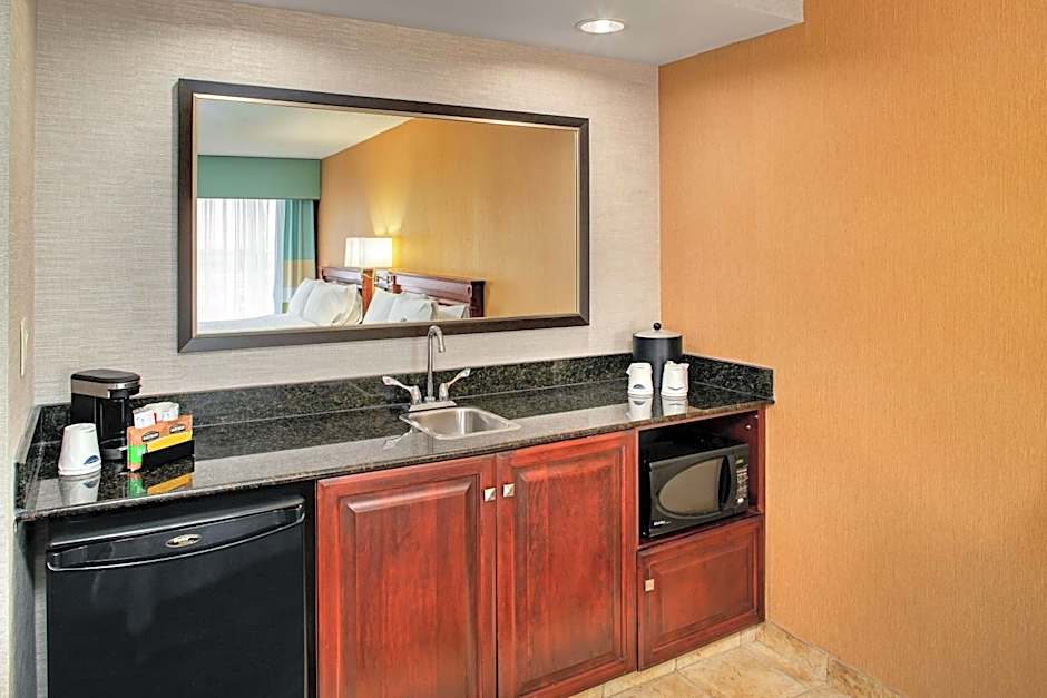 Hampton Inn By Hilton & Suites Toronto Airport Ontario, Cn