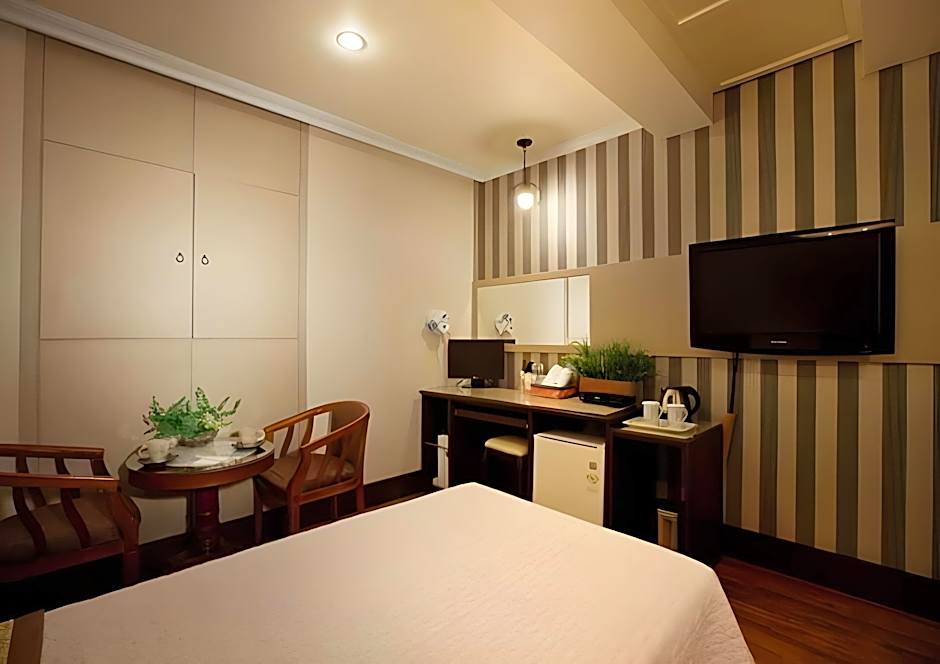 Elin Hotel