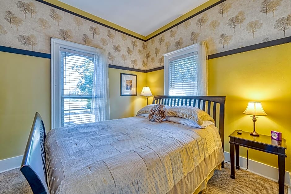 Monroe Manor Inn