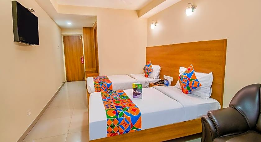 FabHotel Jansi Deluxe - Nr. Gandhipuram Bus stand