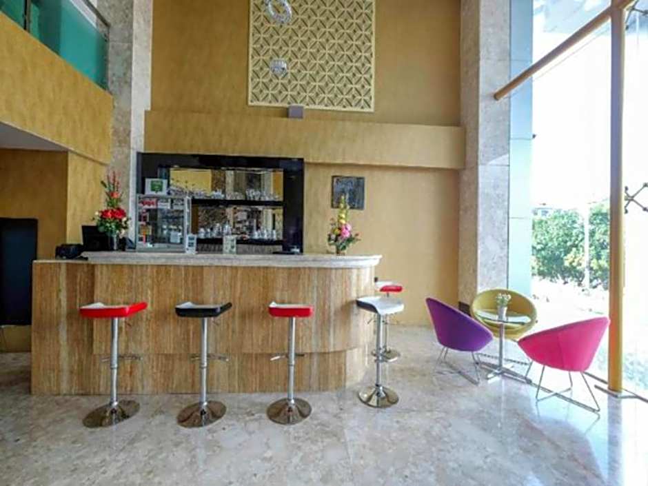 Travellers Hotel Phinisi