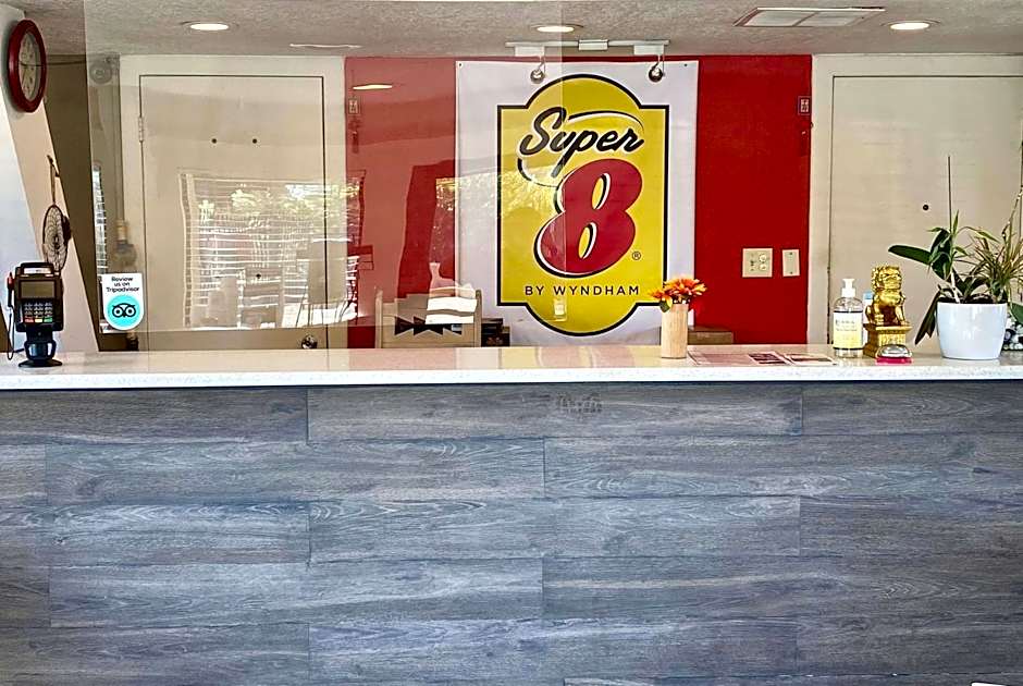 Super 8 by Wyndham Albuquerque Downtown