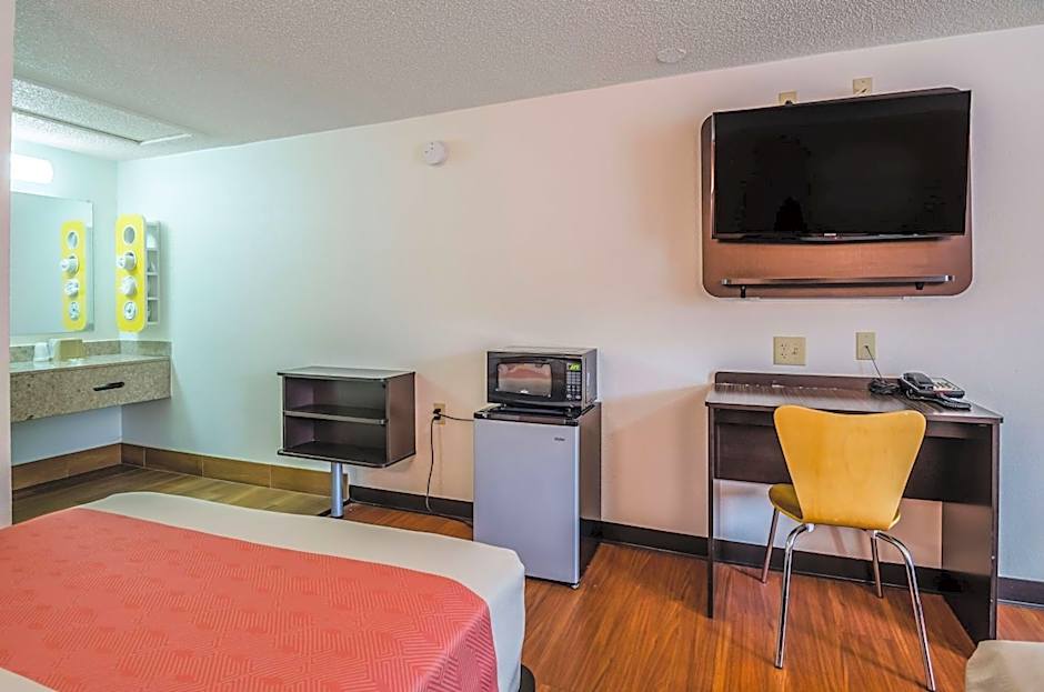 Motel 6-Troutville, VA