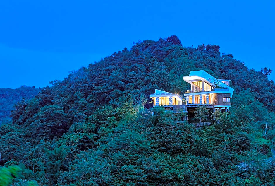 Seven Havens Residence