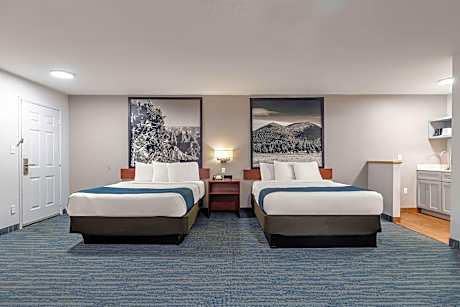 2 Queen Beds - 1 Twin Bunk Bed | Suite, Non-Smoking