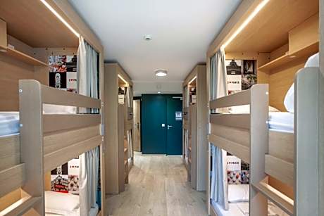 Bed in 8-Bed Dormitory Room - Females Only