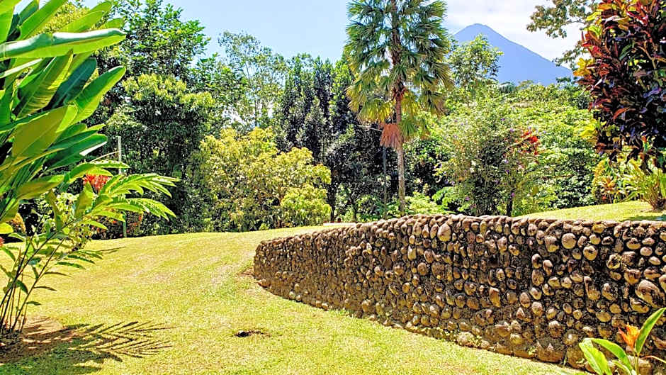 Volcano Lodge, Hotel & Thermal Experience