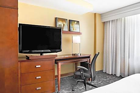 King Room with Sofa Bed - Hearing Accessible