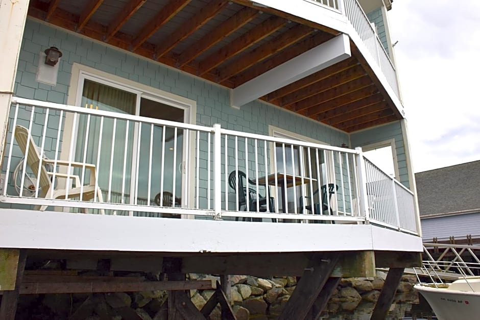 Longliner Lodge and Suites