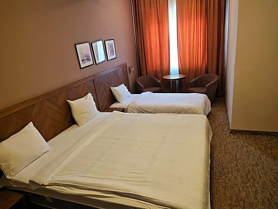 Hotel Emka
