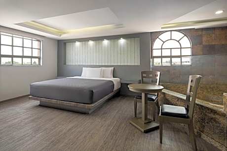 Junior King Suite - Non-Smoking