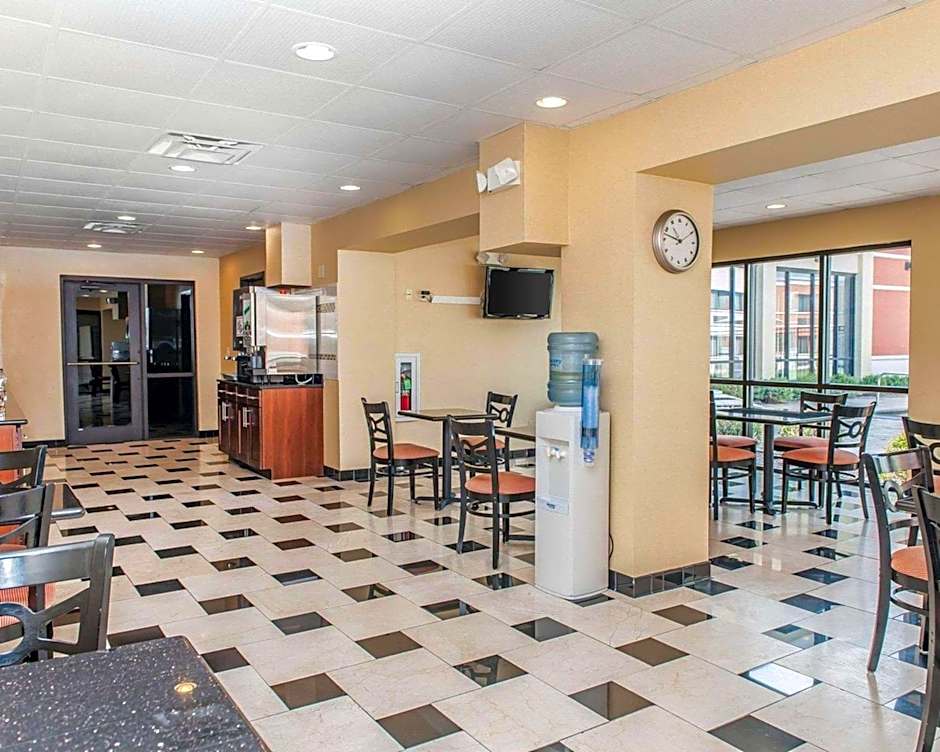 Quality Inn & Suites Mattoon South