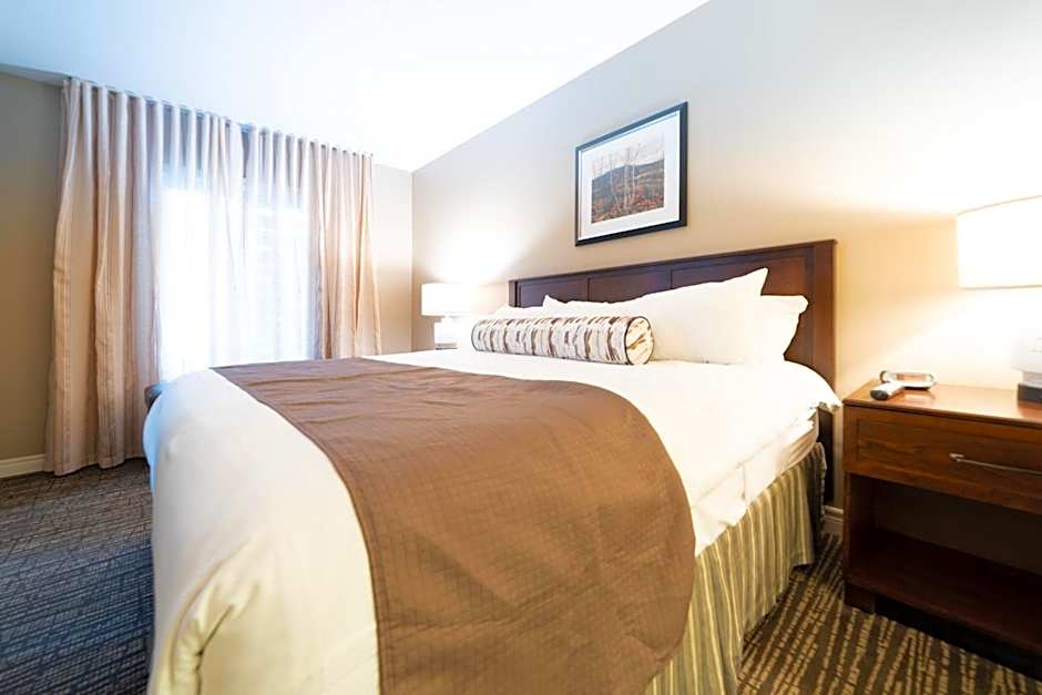 Horseshoe Valley Suites - The Azure