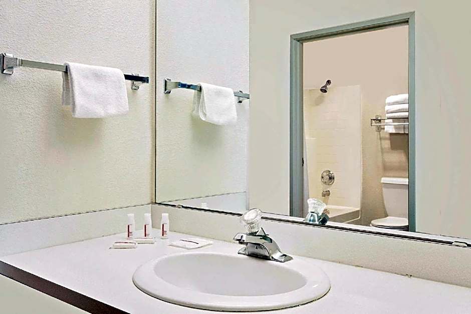 Super 8 by Wyndham Battle Mountain