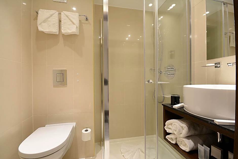 Park Grand Paddington Court